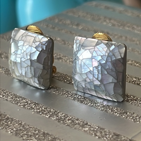 ABALONE CRACKLED PUFFED EARRINGS - Picture 2 of 6